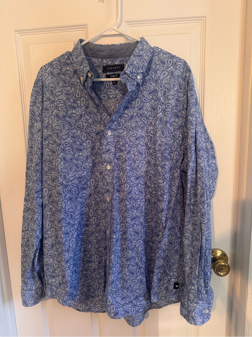 crown & ivy Men's Blue Paisley Button-Down Shirt